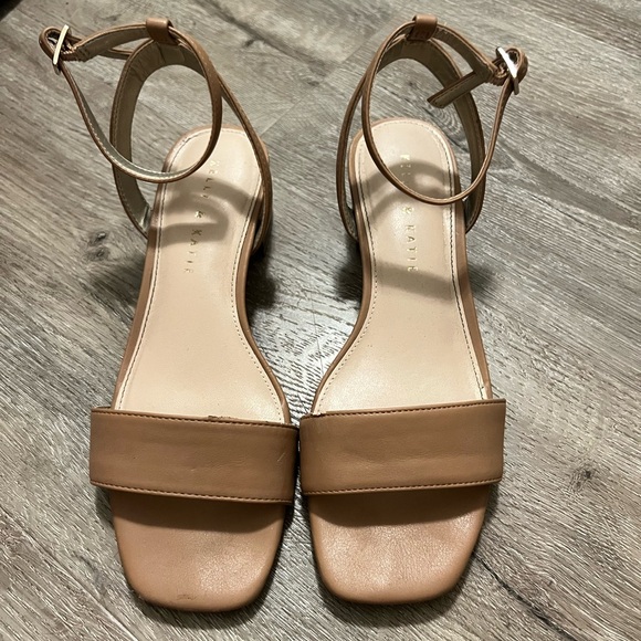 *SOLD* Elegant Tan Sandals - Picture 1 of 3
